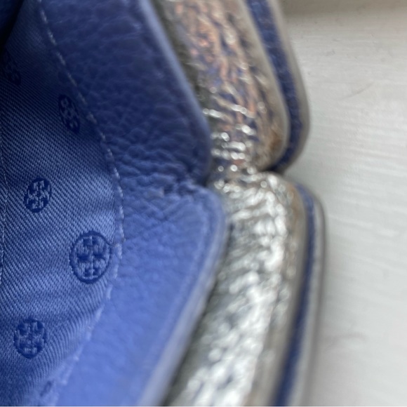 Tory Burch Scallop-T Metallic Card Case - Picture 7 of 9